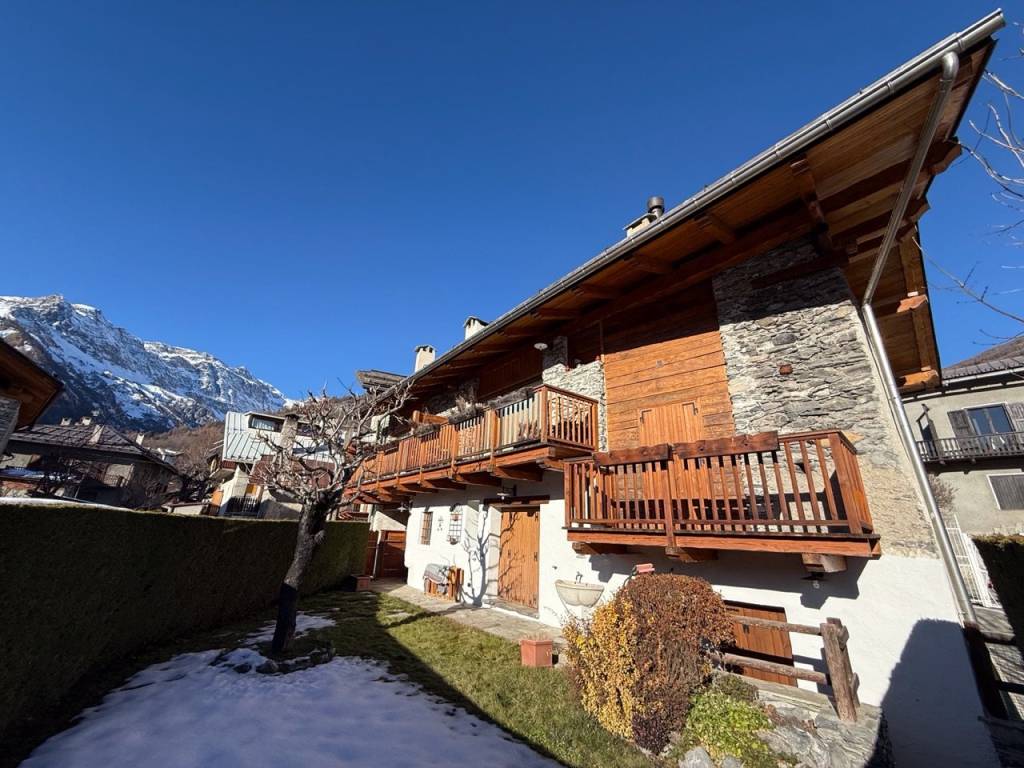 Appartamento a Bardonecchia in Via Camillo Benso di Cavour, 34 - Foto 3