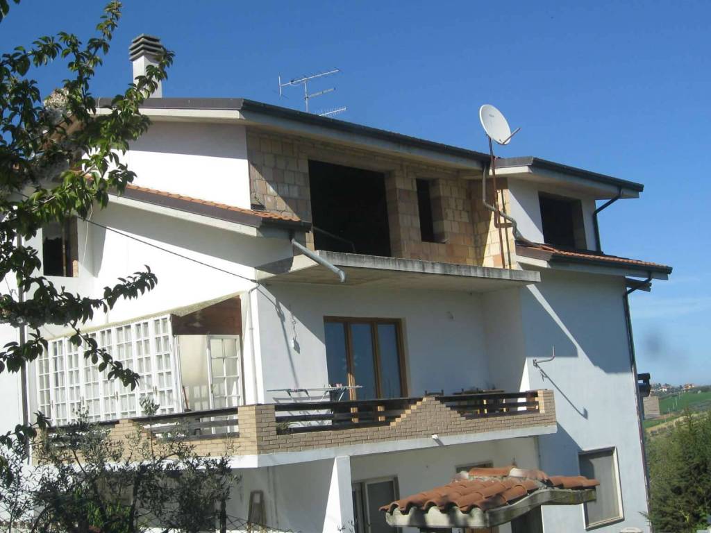 Appartamento a Mosciano sant'angelo in via Adige 11 - Foto 2