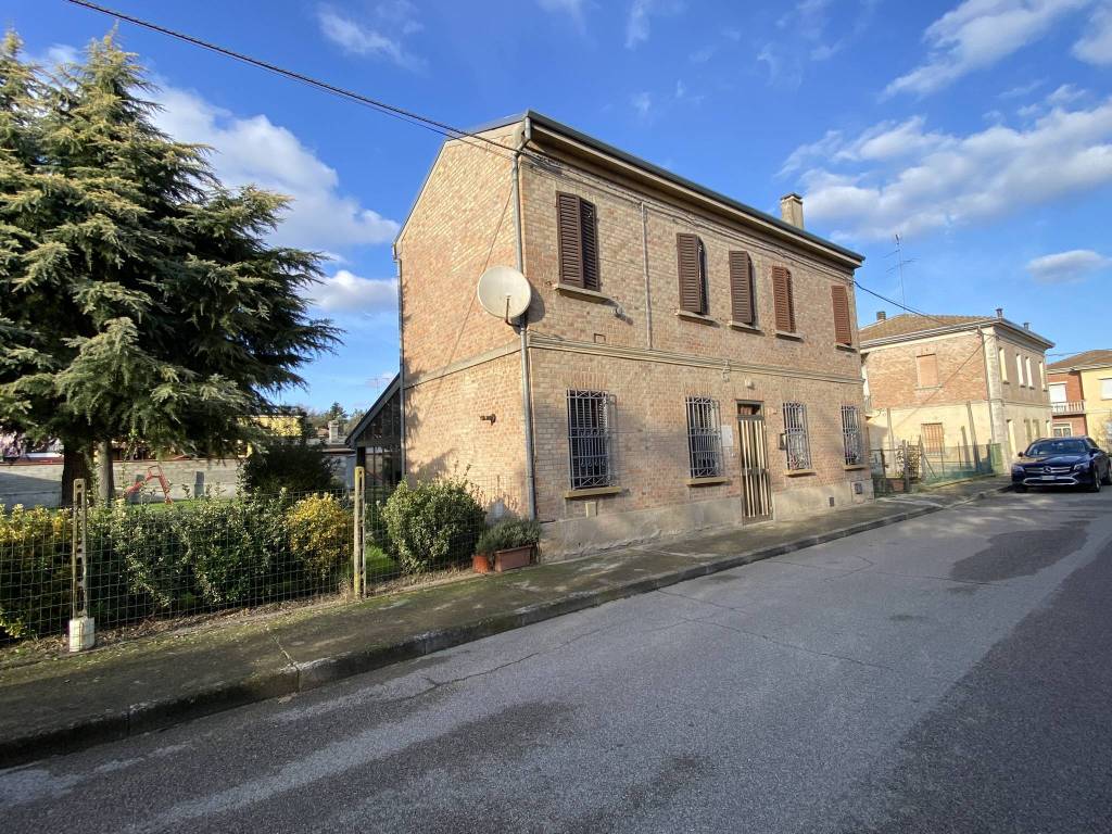 Villa a Argenta in Via Rimembranze, 9 - Foto 2