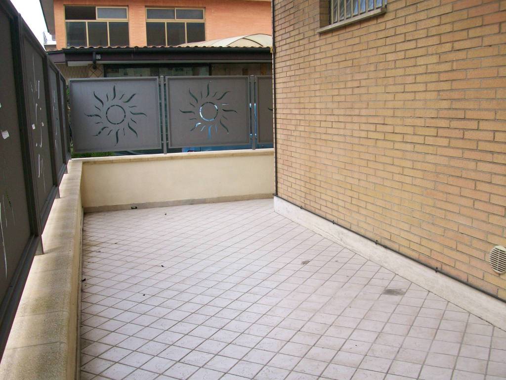 Loft / open space a Tivoli in Via Lago di Lesi - Foto 3