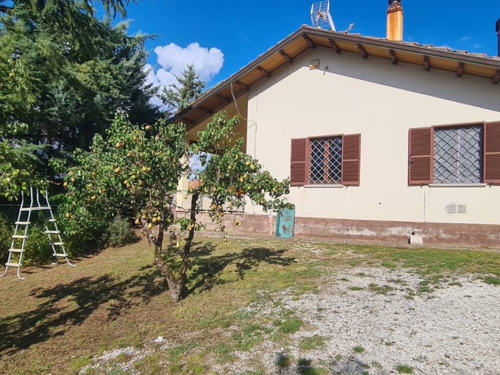 Villa a Gubbio in Strada Statale Eugubina, 5 - Foto 5