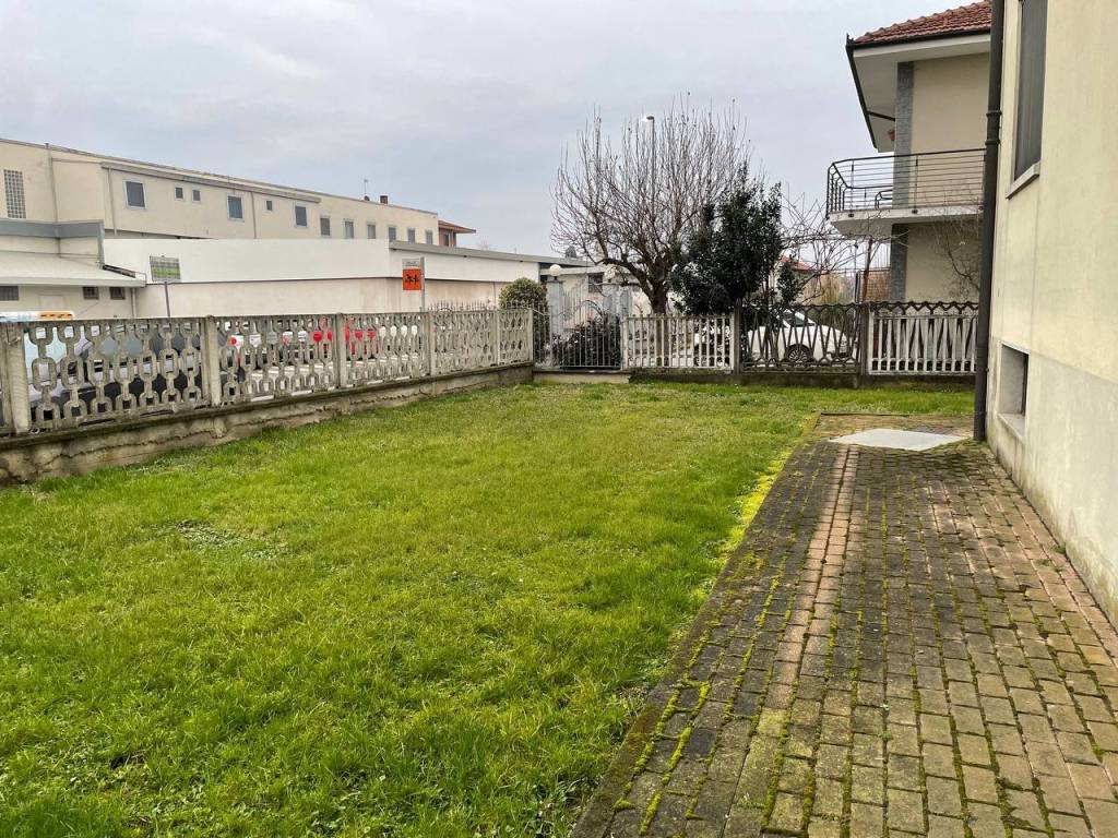 Appartamento a None in Via Santorre Santarosa, 51 - Foto 2