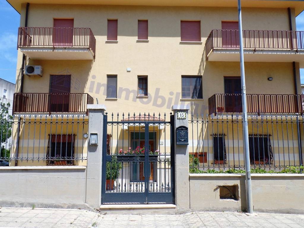 Casa indipendente a Castellammare del golfo in via R. Livatino, 15 - Foto 2