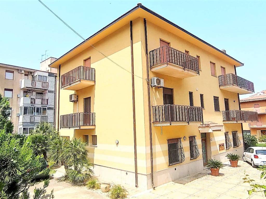 Casa indipendente a Castellammare del golfo in via R. Livatino, 15 - Foto 3