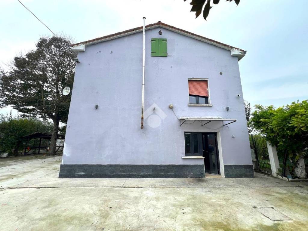 Casa indipendente a Mirandola in Via San Martin Carano, 99 - Foto 4