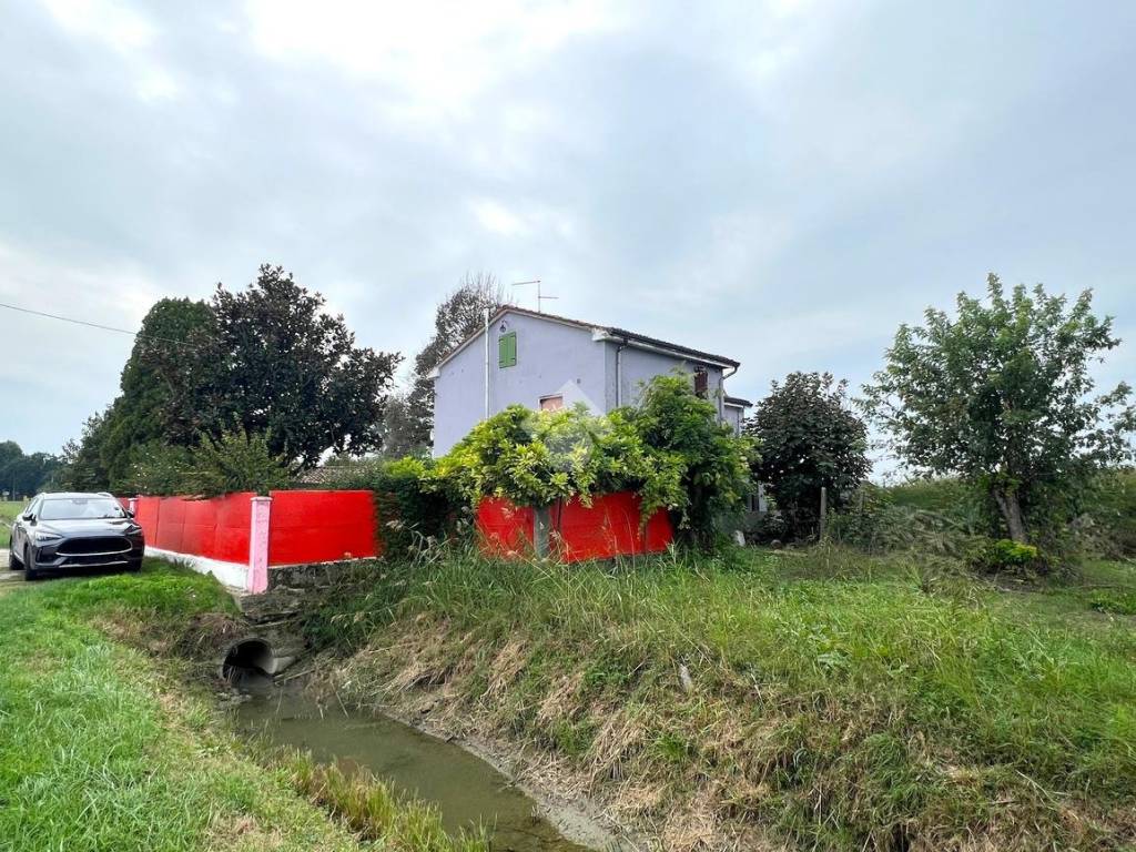 Casa indipendente a Mirandola in Via San Martin Carano, 99 - Foto 5