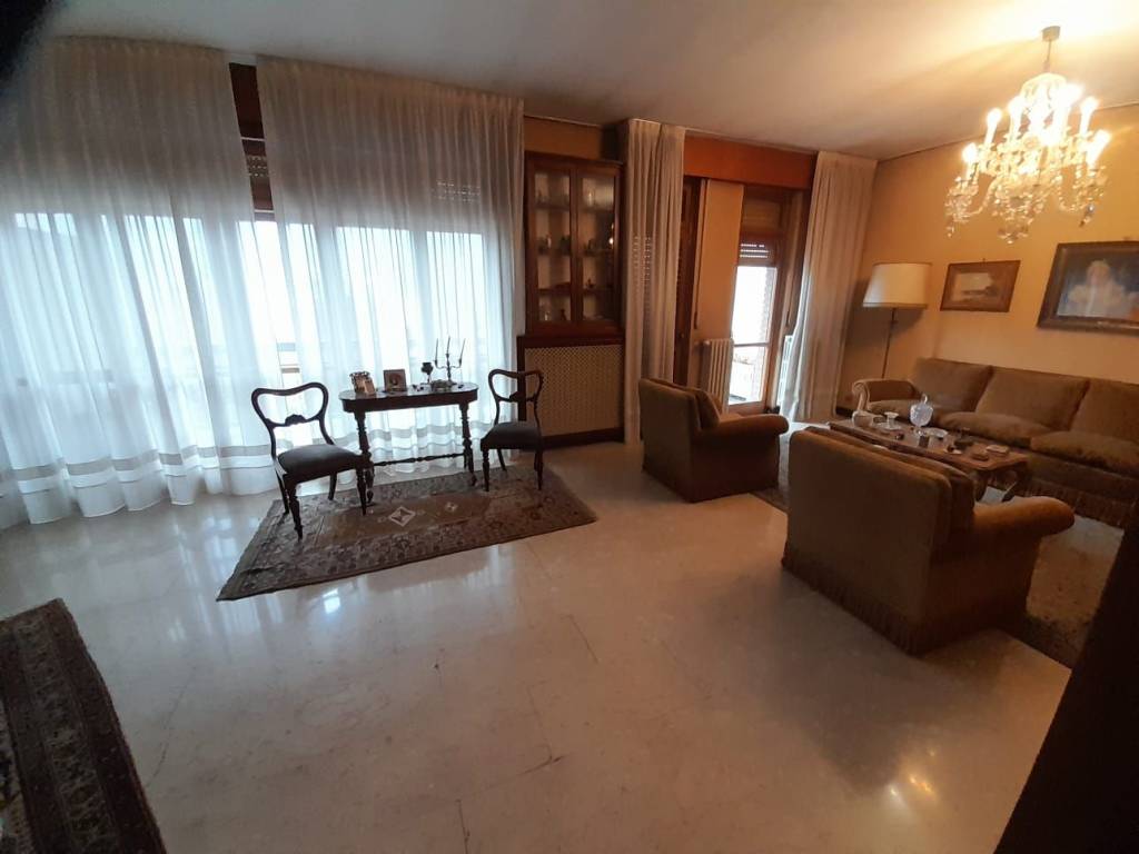 Appartamento a Broni in Piazza Vittorio Veneto - Foto 3