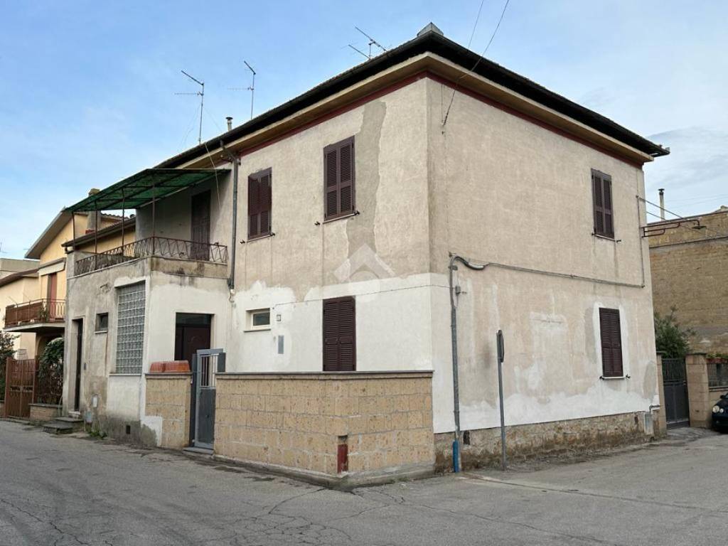 Appartamento a Tuscania in Via Francesco Baracca, 13 - Foto 2