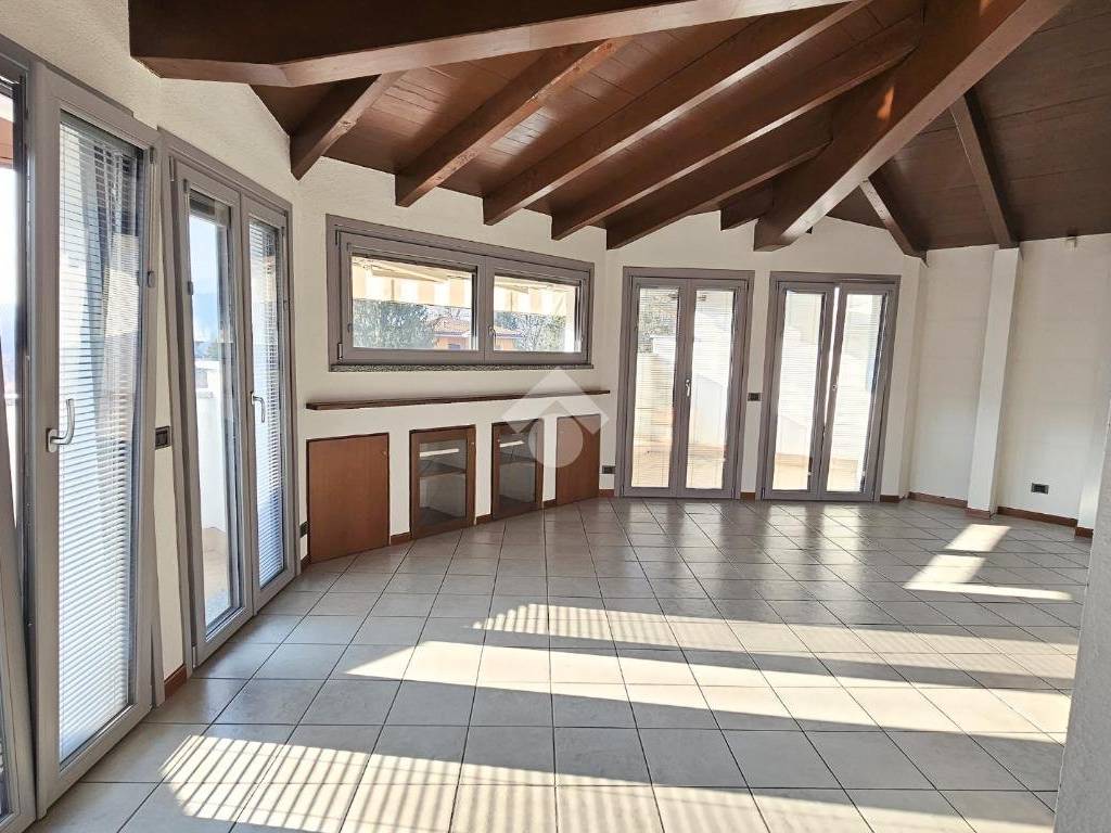 Villa a Induno olona in Via Cavalieri di Vittorio Veneto, 6 - Foto 2