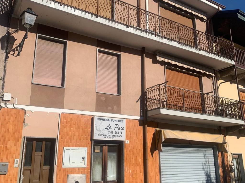 Appartamento a Alice castello in Piazza Fratelli Savio, 3 - Foto 2
