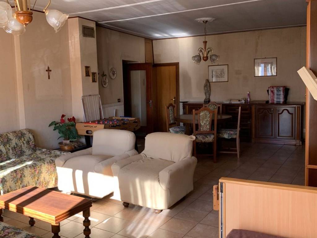 Appartamento a Alice castello in Piazza Fratelli Savio, 3 - Foto 3