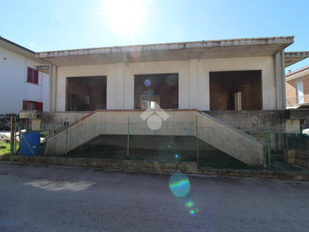 Villa a Mosciano sant'angelo in Via XXV Aprile - Foto 2