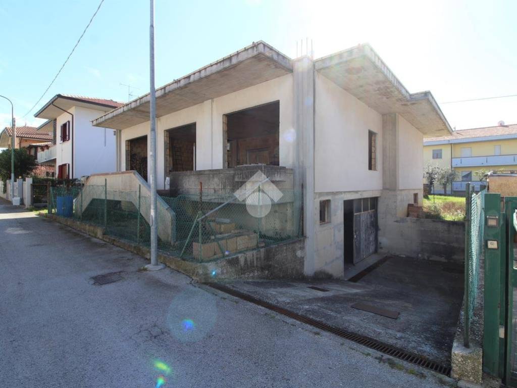 Villa a Mosciano sant'angelo in Via XXV Aprile - Foto 3