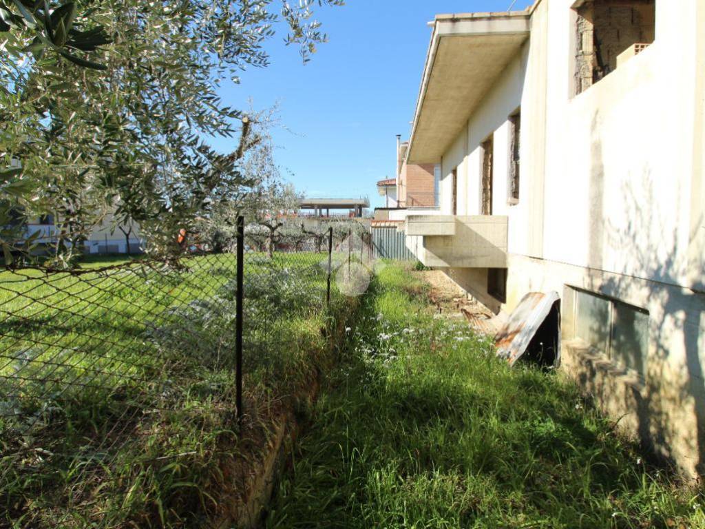 Villa a Mosciano sant'angelo in Via XXV Aprile - Foto 4