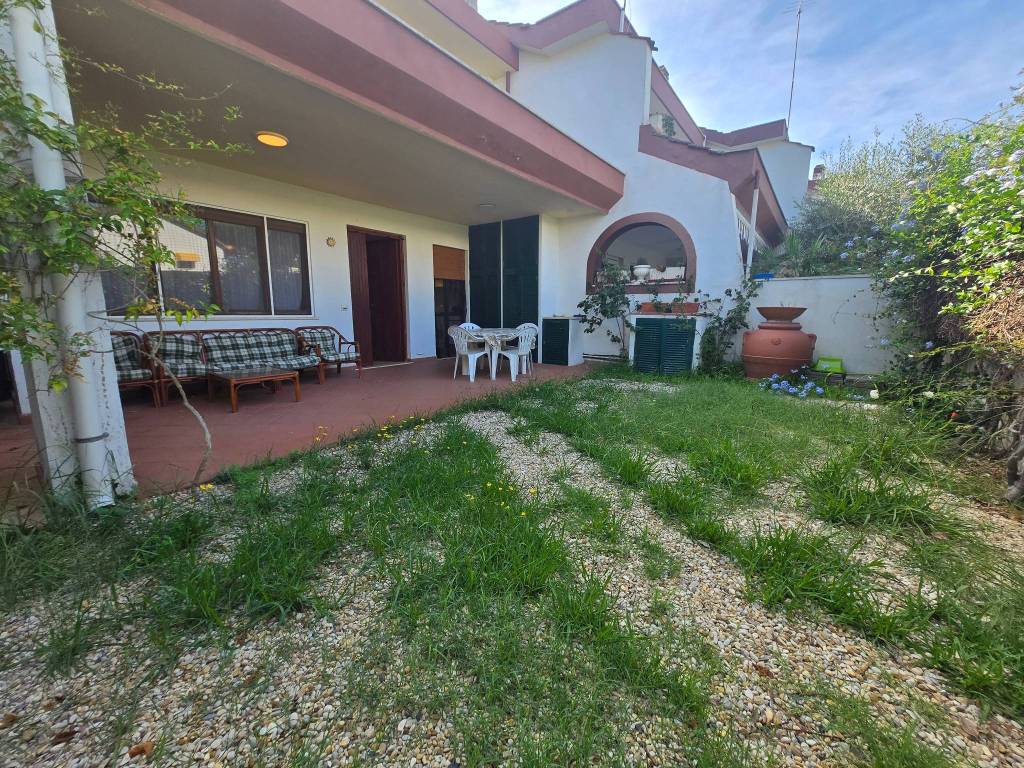 Villa a Santa marinella in Piazzale Garda - Foto 2