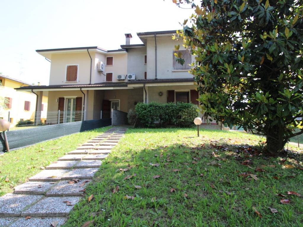 Villa a Novellara in Della Costituzione, 14 - Foto 2