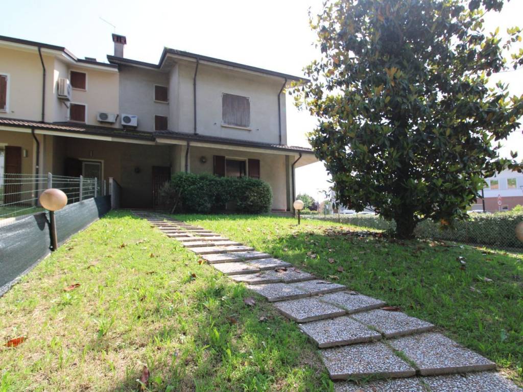 Villa a Novellara in Della Costituzione, 14 - Foto 4