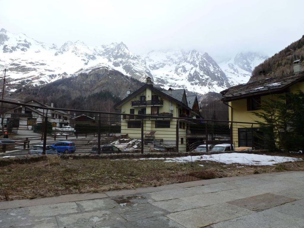 Appartamento a Courmayeur in Strada Larzey, 27 - Foto 2