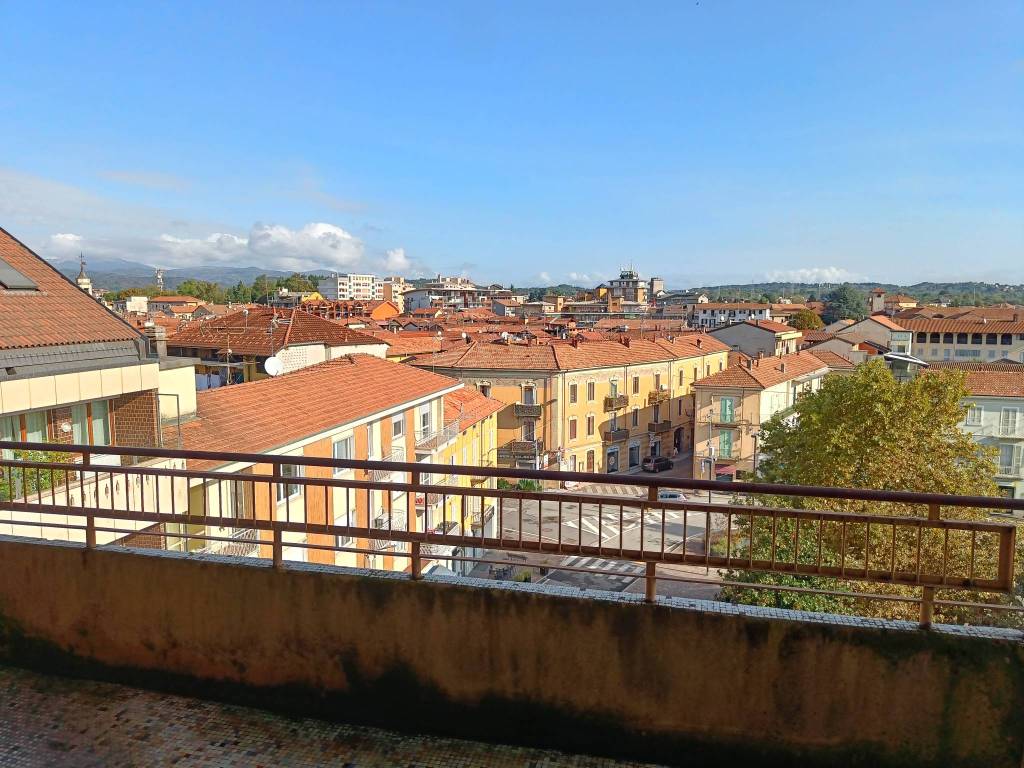 Attico / mansarda a Borgomanero in Piazza 20 Settembre - Foto 2