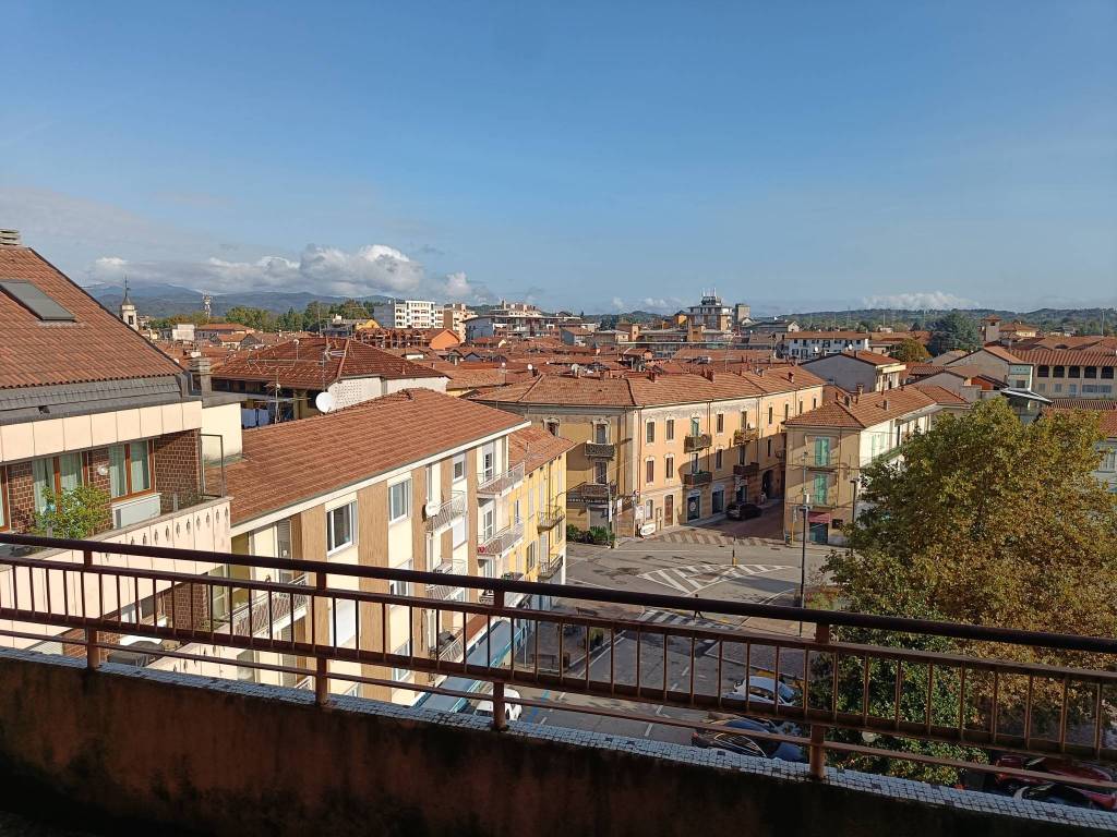 Attico / mansarda a Borgomanero in Piazza 20 Settembre - Foto 3