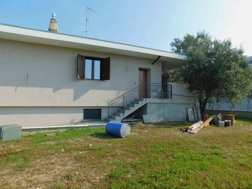 Villa a Somma lombardo in Via Goito - Foto 3