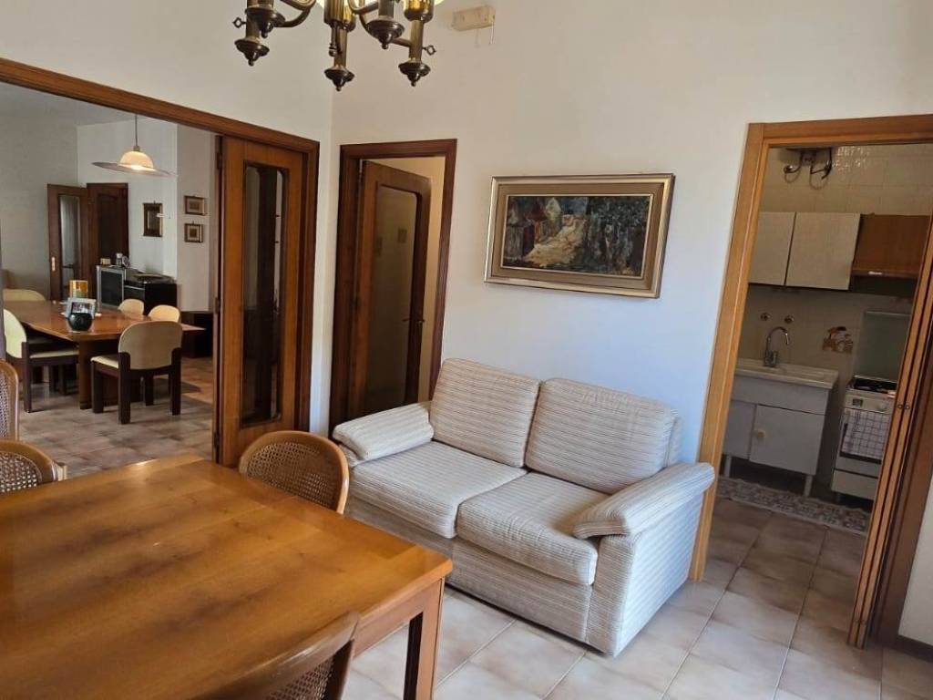 Appartamento a Martina franca in VIALE DEI LECCI - Foto 2