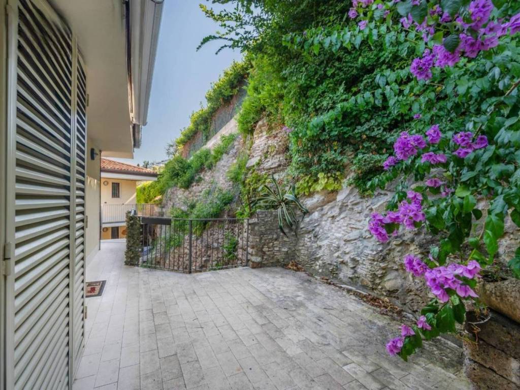 Appartamento a Torri del benaco in Via Gardesana - Foto 5