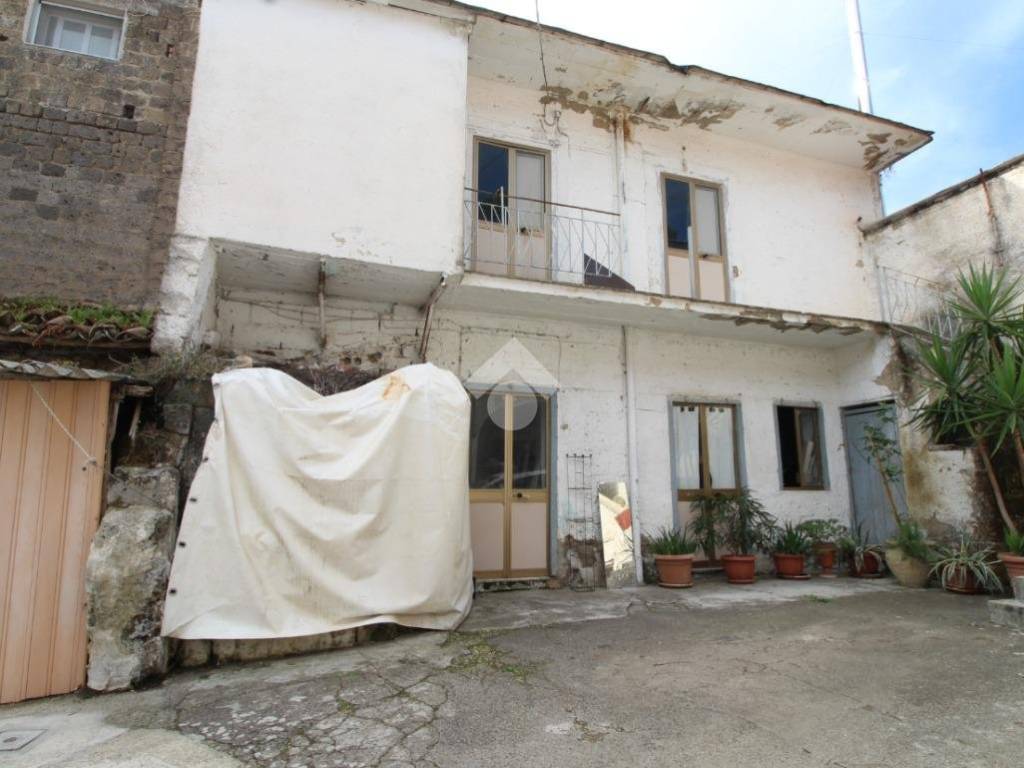 Rustico / casale a Caserta in Via Architetti Francesco e Giuseppe de Lillo, 2 - Foto 2