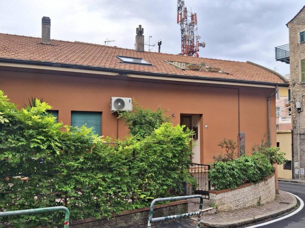 Appartamento a Finale ligure in Via Generale Enrico Caviglia, 4 - Foto 2