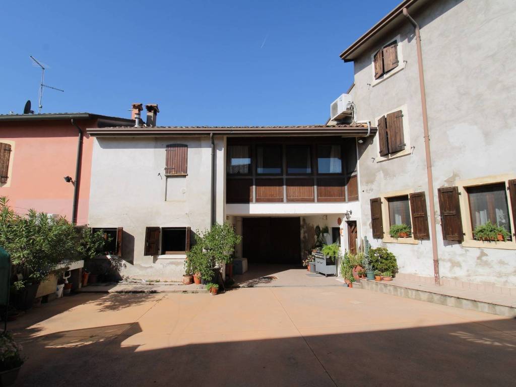 Appartamento a Caldiero in Via Mirandola, 39 - Foto 2