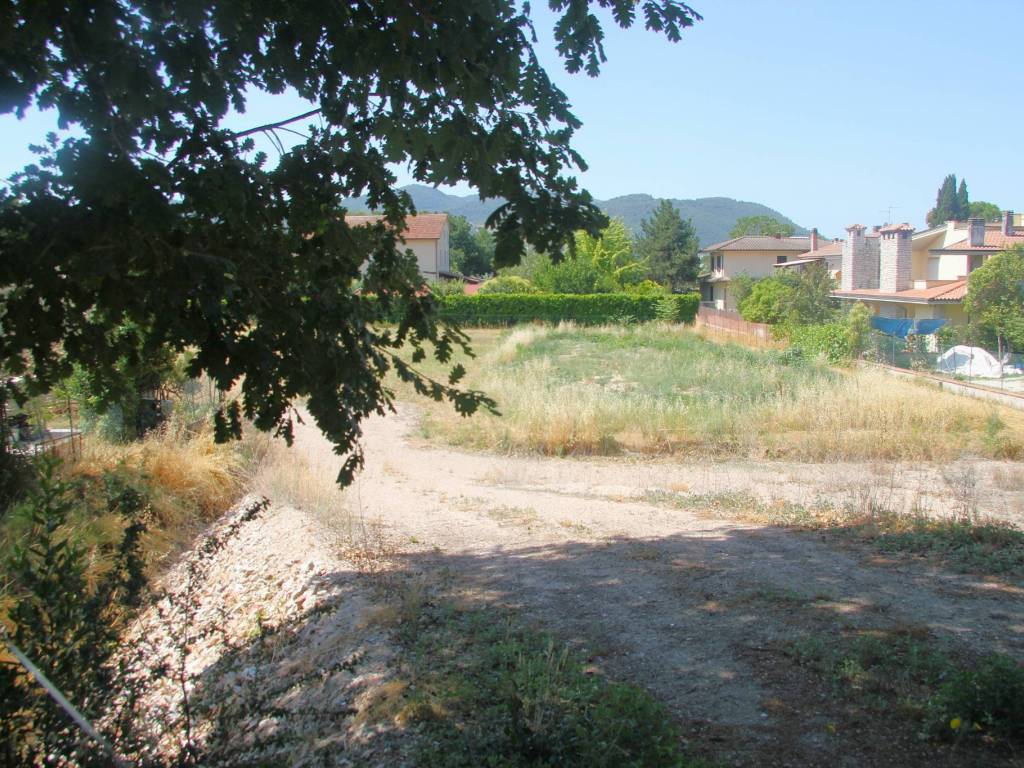 Terreno a Spoleto in Via Enrico Mattei - Foto 4
