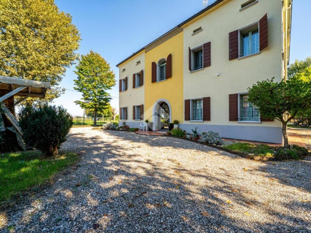 Villa a Cavezzo in Via PER CONCORDIA, 145 - Foto 2