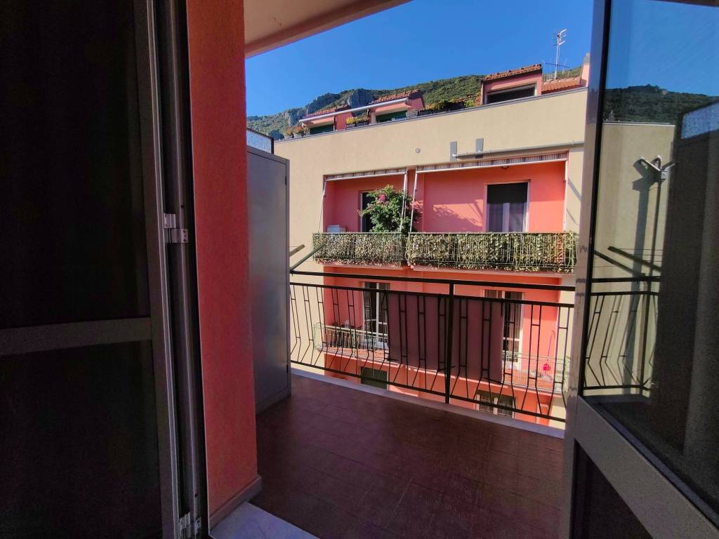 Appartamento a Finale ligure in Via Domenico Brunenghi - Foto 5