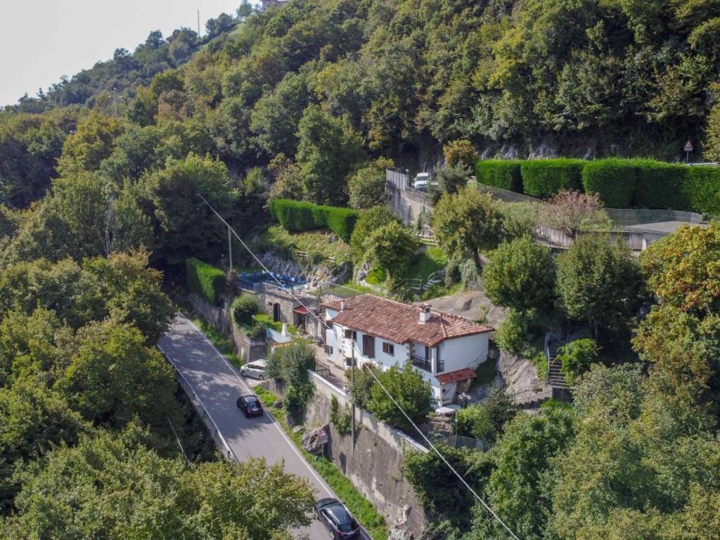 Villa a Almenno san bartolomeo in Via Carobais - Foto 2