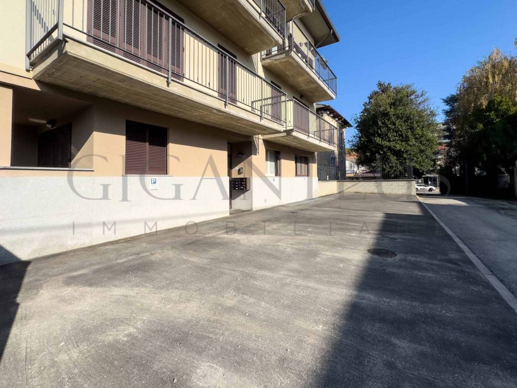Appartamento a Tradate in Via Crocifisso, 52 - Foto 2