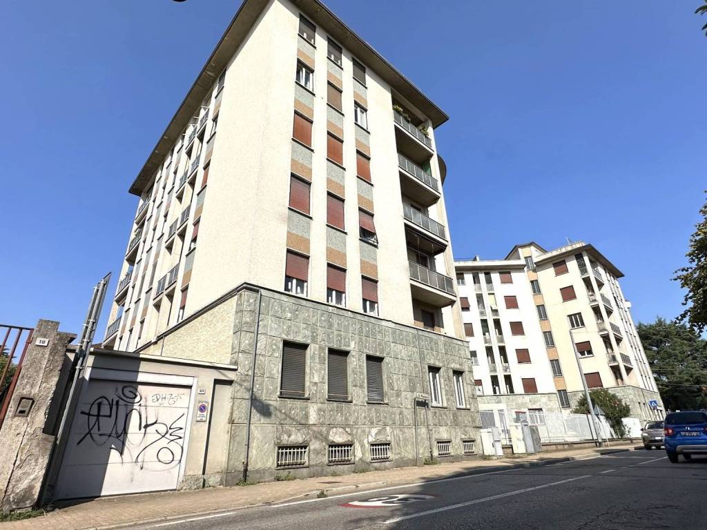 Appartamento a Saronno in Via Giacomo Leopardi, 15 - Foto 2