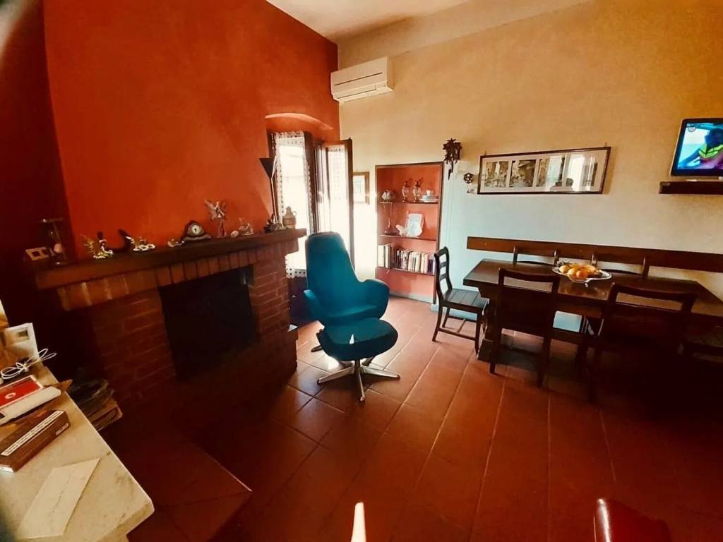 Appartamento a Campi bisenzio in Via San Lorenzo - Foto 2
