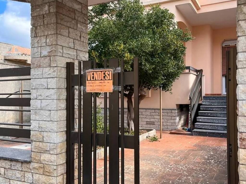 Villa a Corigliano d'otranto in Via Mazzini, 30 - Foto 2