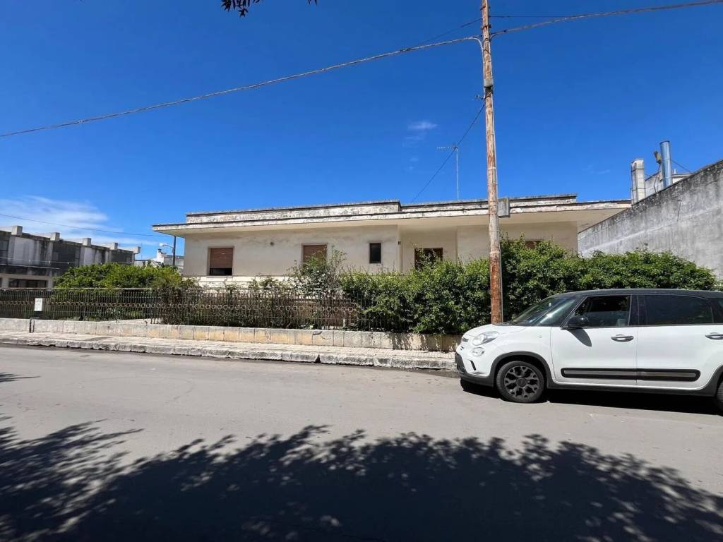 Villa a Corigliano d'otranto in Piazza Vittoria, 67 - Foto 2