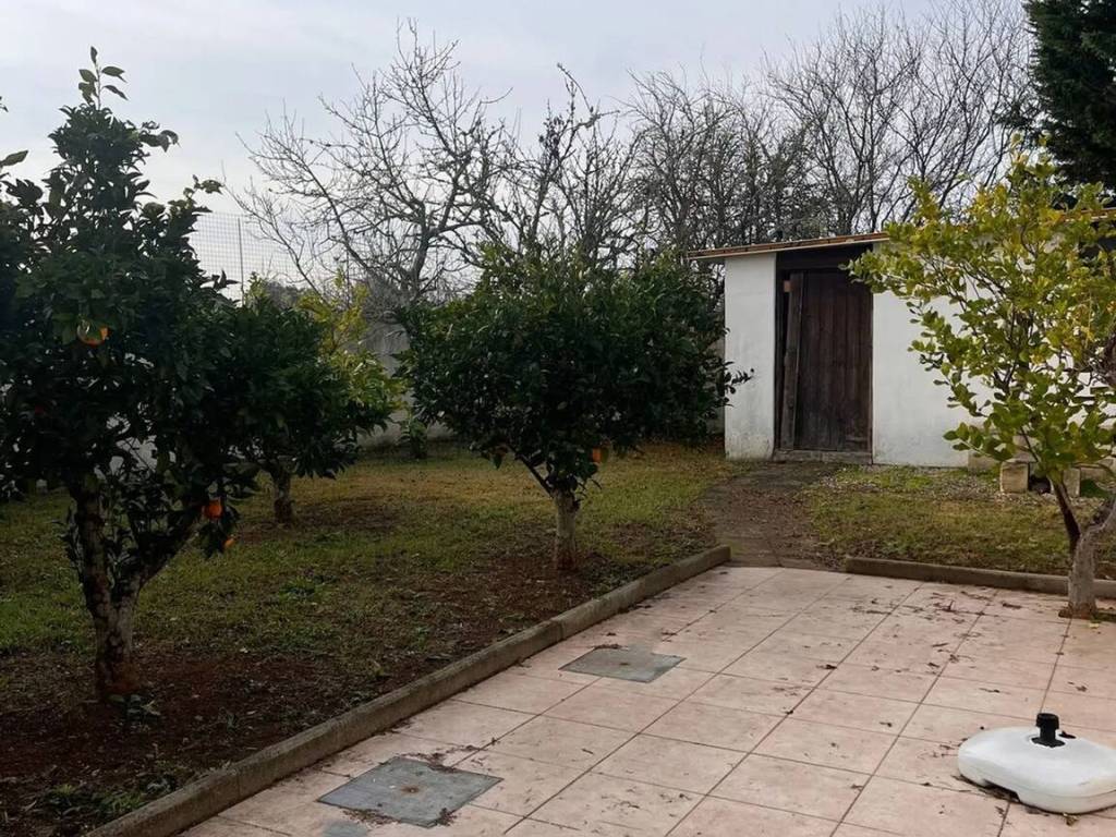 Villa a Cutrofiano in 36M3+Jr S.N.C. - Foto 5