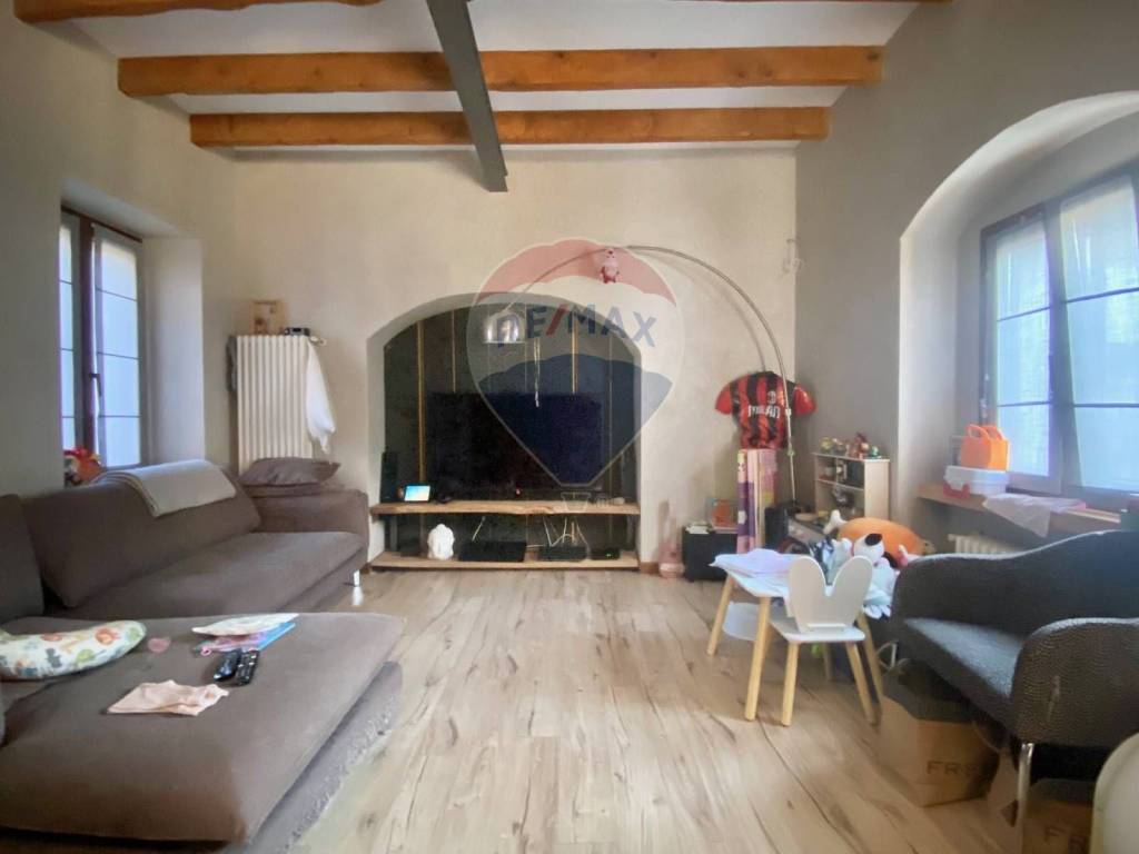Casa indipendente a Cambiasca in Via Vittorio Veneto - Foto 2