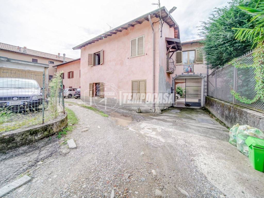Casa indipendente a Casorate sempione in Via Milano, 80 - Foto 2
