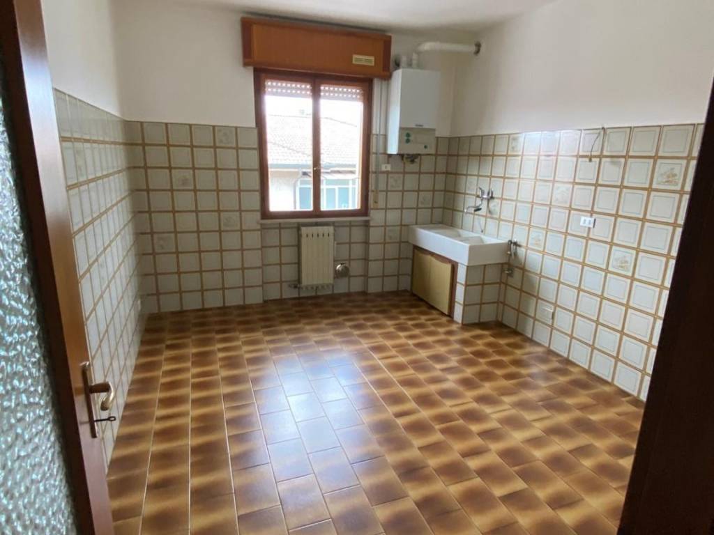 Appartamento a Verona in Via Pietro Sgulmero, 37 - Foto 4