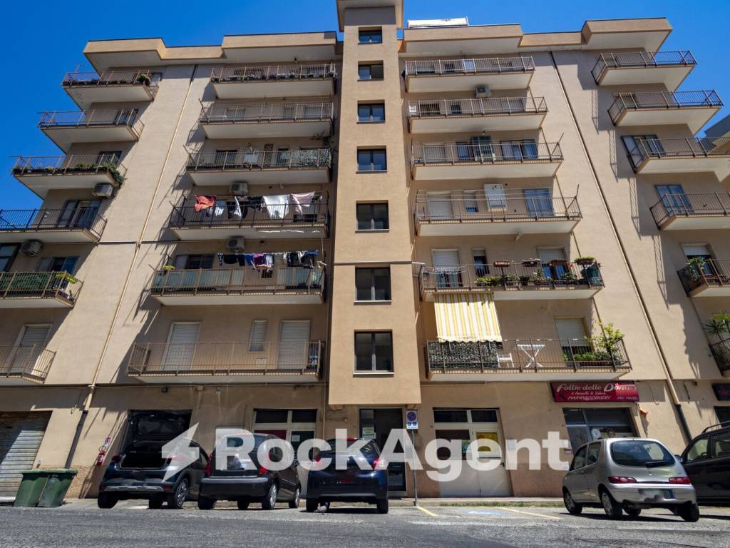 Appartamento a Catanzaro in Via Domenico Mottola d'Amato, 37 - Foto 2