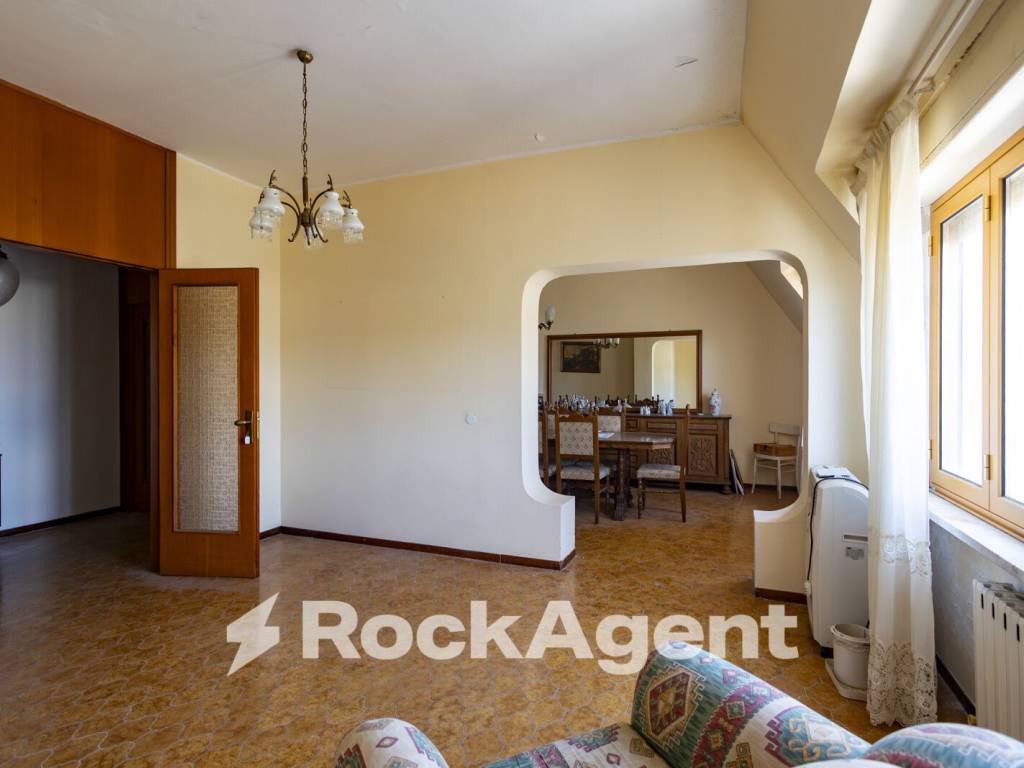 Appartamento a Catanzaro in Via Domenico Mottola d'Amato, 37 - Foto 4