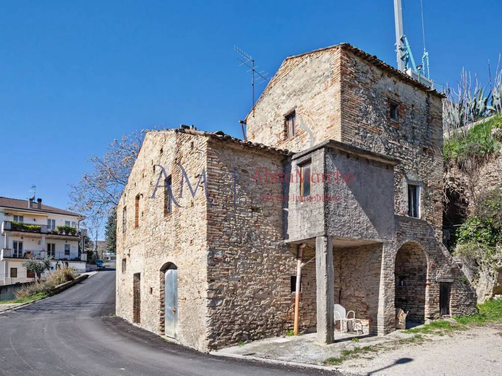 Villa a Montefiore dell'aso in Via Gentile Da Montefiore, 104 - Foto 3