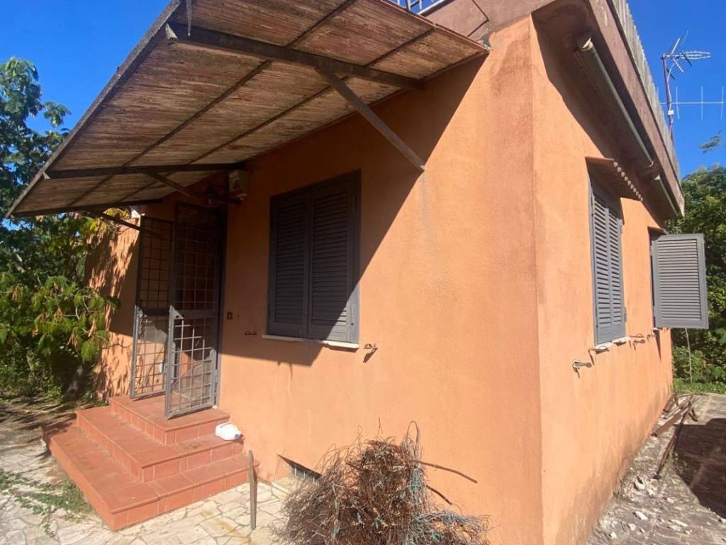 Casa indipendente a Lanuvio in Via Nettunense, 156 - Foto 3