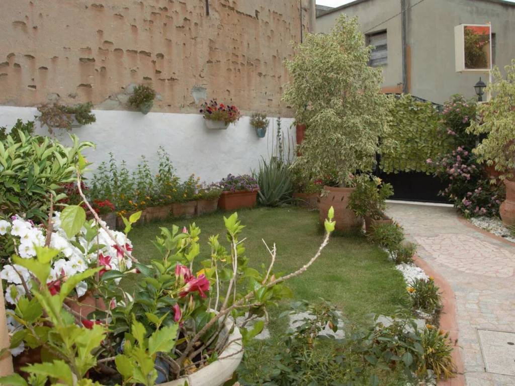 Palazzo / stabile a Villasimius in Via Gaetano Donizetti, 2 - Foto 5