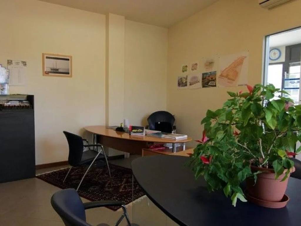 Villa a Caprino veronese in Via Generale Cantore - Foto 4