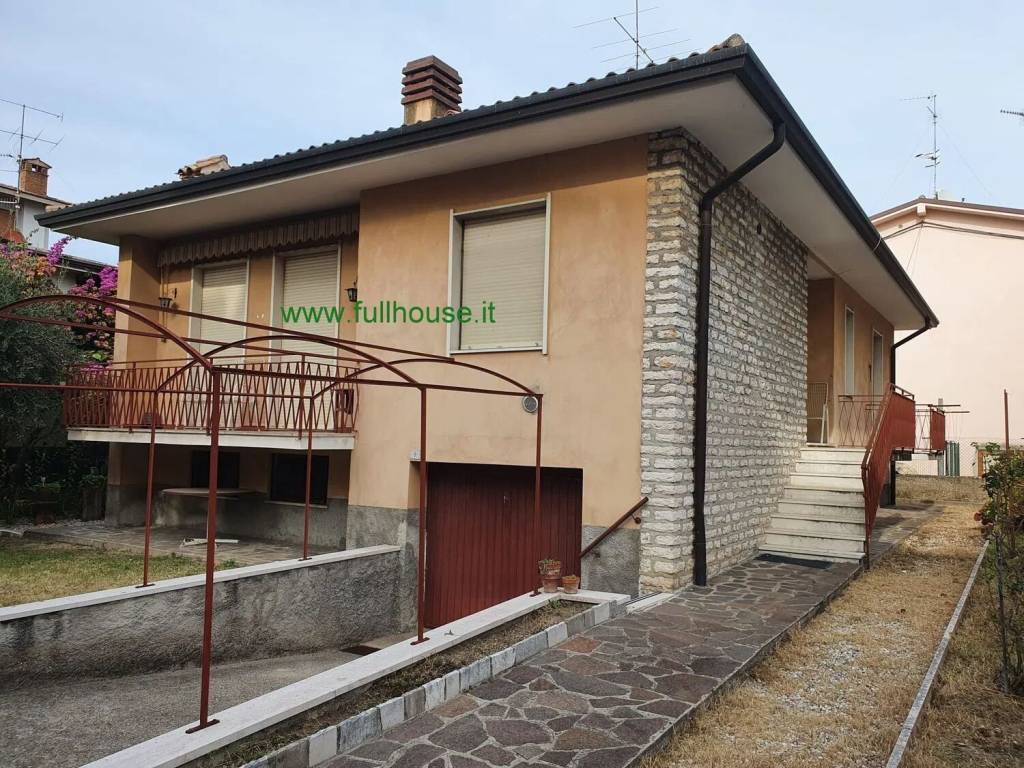 Villa a Bardolino in Via C. Colombo - Foto 2